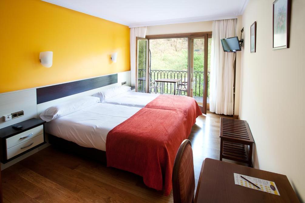 Hotel Venta De Etxalar Kültér fotó
